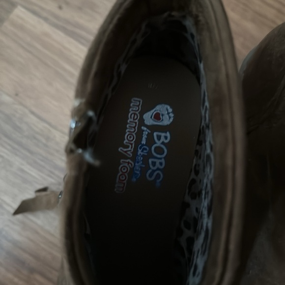 Bob’s from Sketchers size 8.5 ankle wedge boots barely worn. - Picture 4 of 4